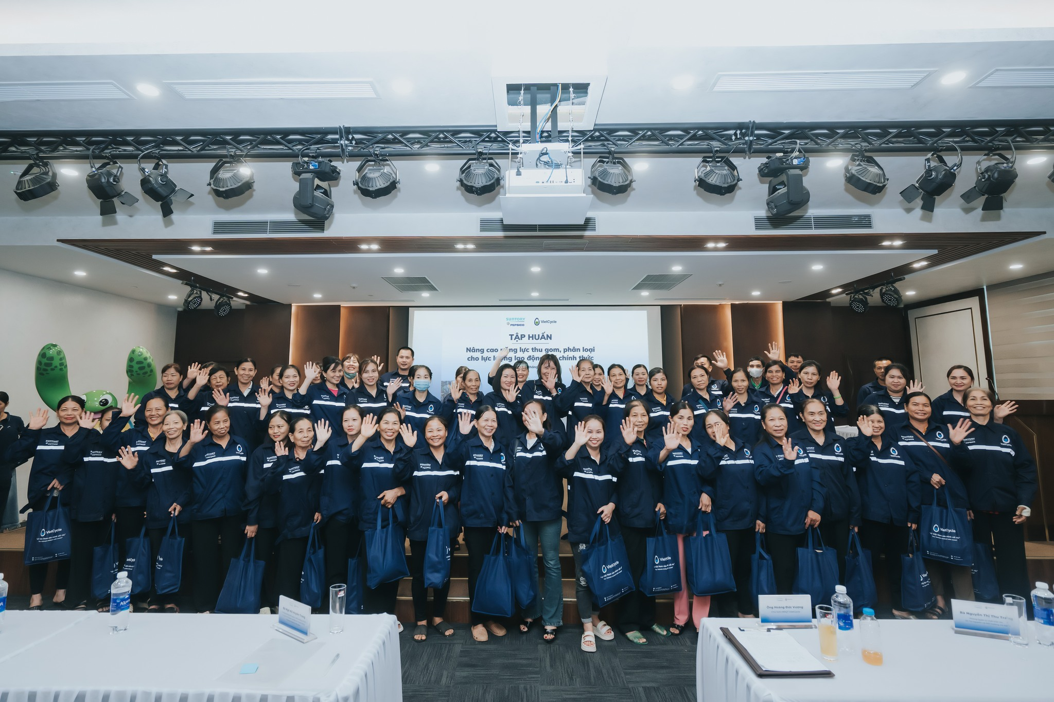 VietCycle hợp tác thực hành EPR và tập huấn cho lao động thu gom phi chính thức