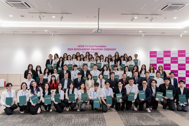 Quỹ Câu lạc bộ AEON 1% trao tặng học bổng cho 54 sinh viên xuất sắc tại Hà Nội