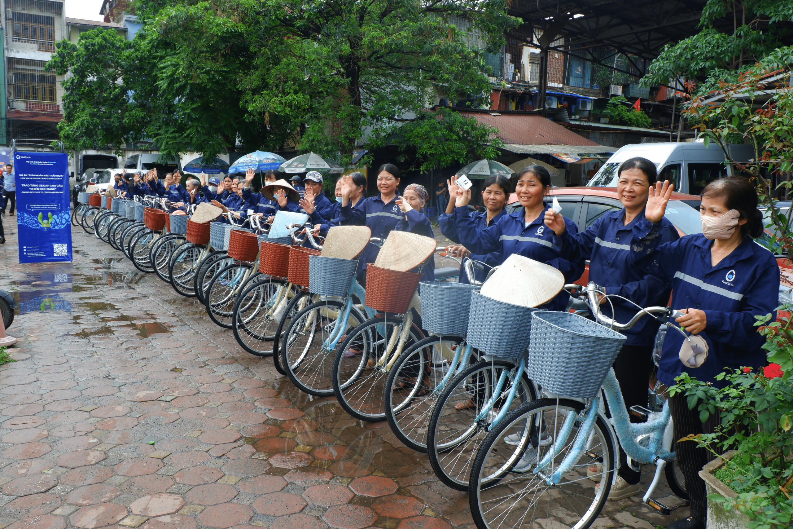 VietCycle và AEPW tặng xe đạp cho hơn 300 Chiến binh xanh